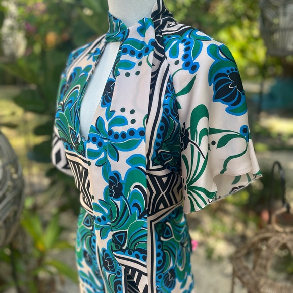 Vibrant Vintage Midi Dress in Blue and Green Paisley with a P-Bow - Picture 5 of 6